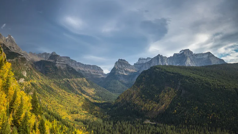 Explora las Montañas Rocosas: Guía Definitiva de Aventuras Naturales y Parques Nacionales