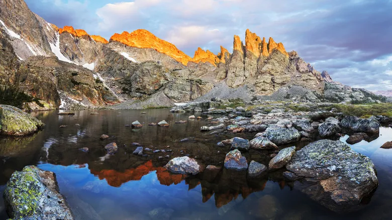 Explora las Montañas Rocosas: Guía Definitiva de Aventuras Naturales y Parques Nacionales
