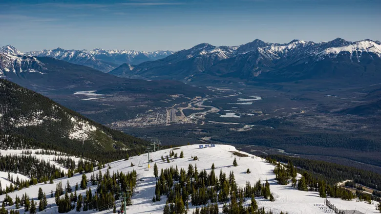 Explora Marmot Basin y el Parque Nacional Jasper: Aventuras Invernales Inolvidables en las Rocosas Canadienses
