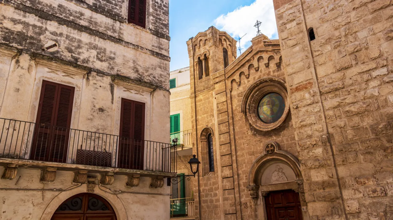 Fasano, Puglia: Descubra el Encanto Eterno entre el Adriático y Olivos Milenarios