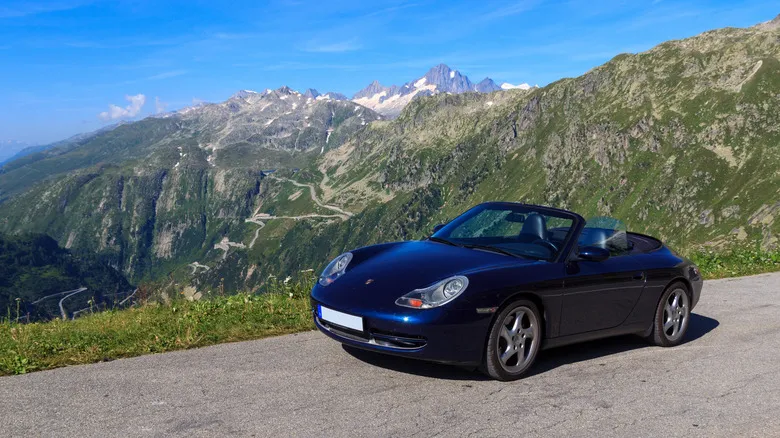 Furka Pass: Un Viaje Épico en los Alpes Suizos Tras los Pasos de James Bond