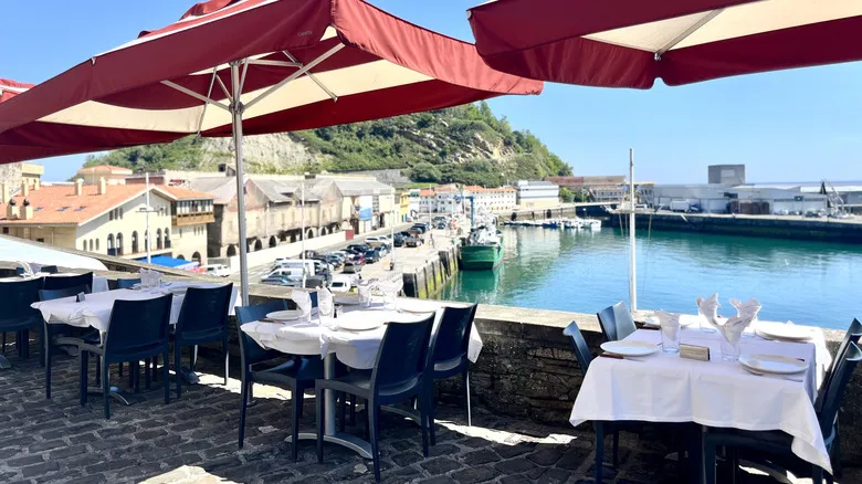 Getaria: Un Viaje Inolvidable por la Costa Vasca, Cuna del Txakoli y la Historia
