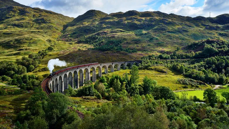 Glenfinnan, Escocia: Un Viaje Mágico por el Corazón de las Highlands