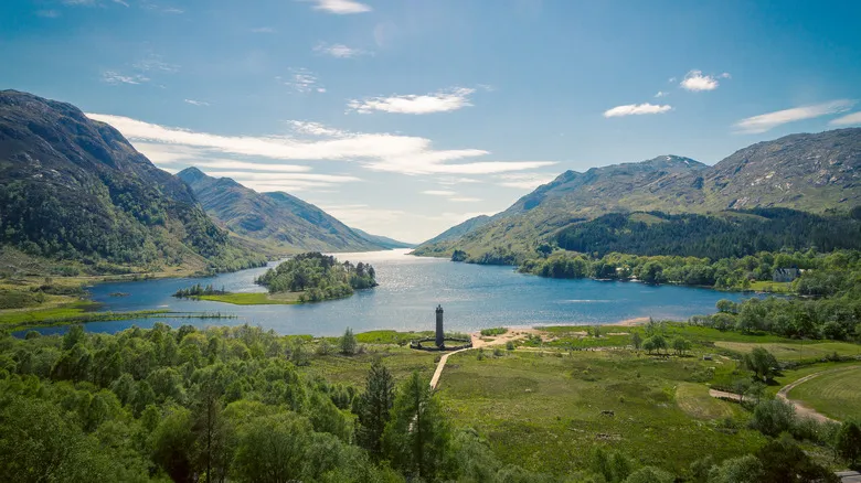 Glenfinnan, Escocia: Un Viaje Mágico por el Corazón de las Highlands