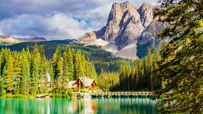 Golden, Columbia Británica: Tu Base Ideal para Explorar los Parques Nacionales Canadienses