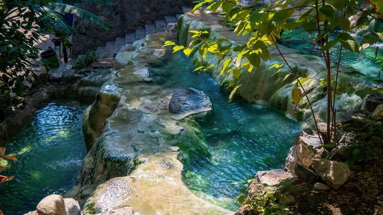 Grutas de Tolantongo: Descubre la Joya Termal Escondida de Hidalgo, México