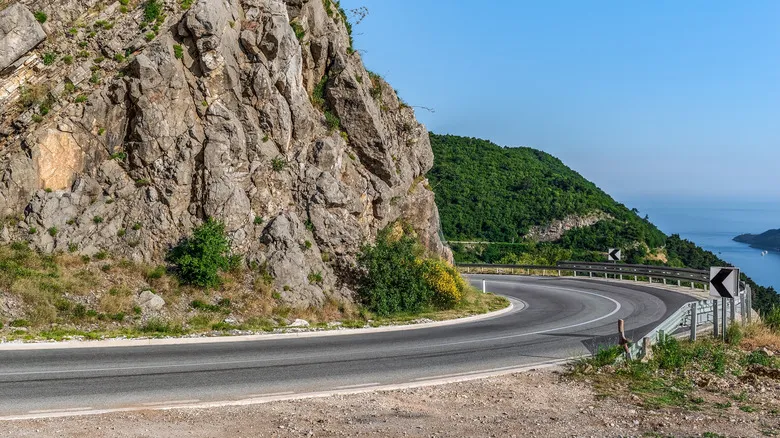 Guía de Seguridad Vial en los Balcanes: Desafíos y Recomendaciones para Viajes por Carretera