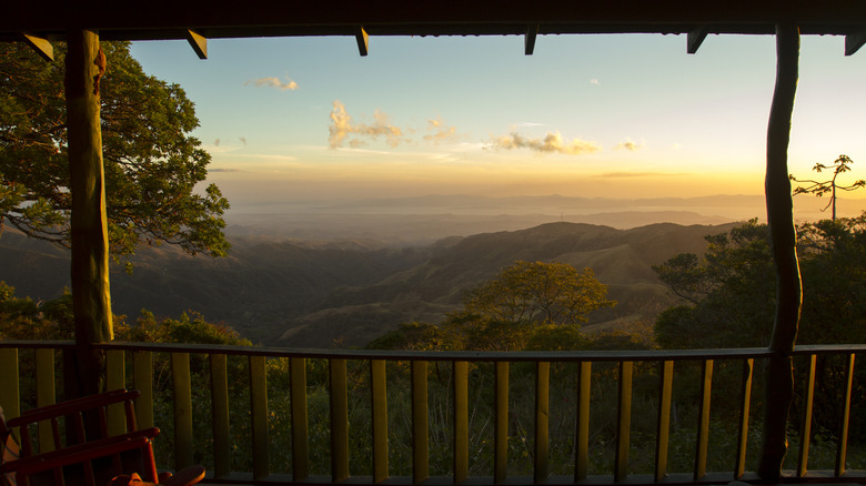 Hotel Belmar: Un Refugio de Lujo y Sostenibilidad en el Corazón del Bosque Nuboso de Monteverde, Costa Rica