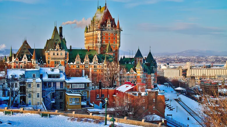 Hôtel de Glace: Tu Guía Definitiva para una Experiencia Invernal Única en el Hotel de Hielo de Quebec