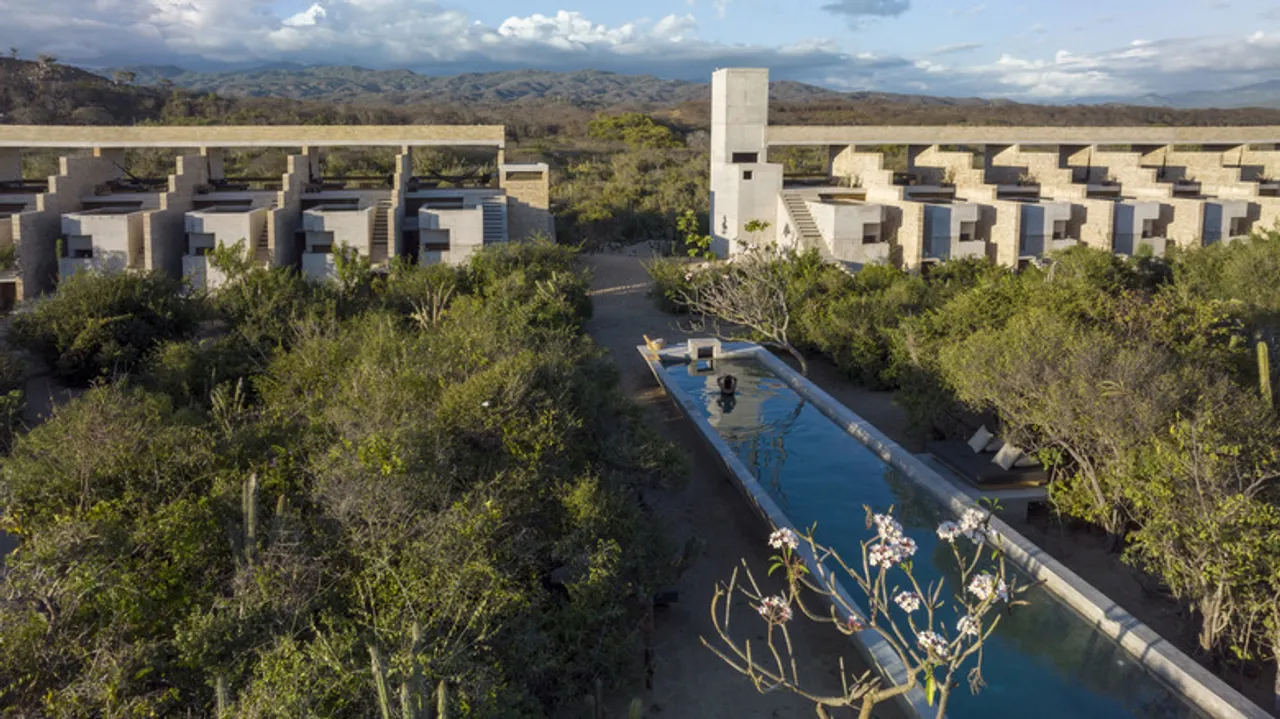 Hotel Terrestre Oaxaca: Un Santuario de Lujo Sostenible y Conexión Natural en la Costa Pacífica