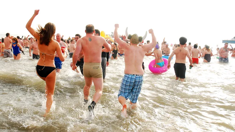 Inmersión en Aguas Heladas: Destinos y Consejos de Seguridad para tu Próximo Chapuzón Polar