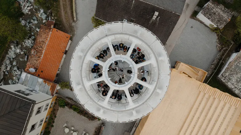 Innovación en los Alpes: Tor Alva, la Imponente Torre Impresa en 3D que Reimagina la Arquitectura Suiza