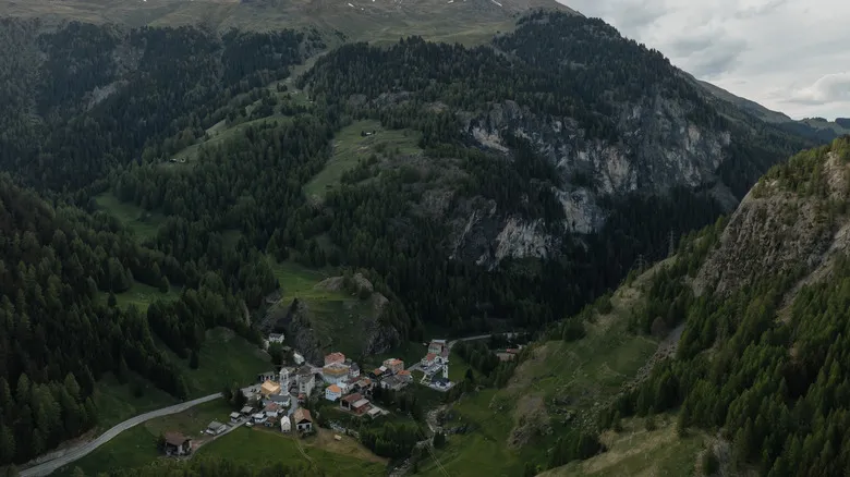 Innovación en los Alpes: Tor Alva, la Imponente Torre Impresa en 3D que Reimagina la Arquitectura Suiza