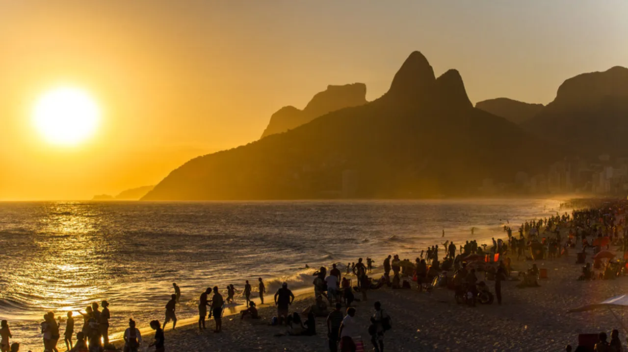Ipanema: Guía Definitiva de la Playa Icónica y sus Atardeceres Mágicos en Río de Janeiro