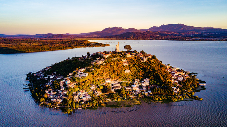 Isla de Janitzio: El Corazón de la Celebración del Día de Muertos en México
