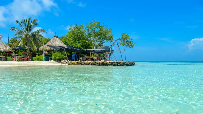 Isla Múcura: El Paraíso Escondido y Sereno del Caribe Colombiano – Guía Completa