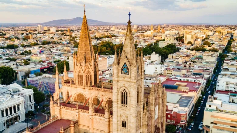 Karne Garibaldi: El Restaurante Más Rápido del Mundo y Su Legado Culinario en Guadalajara