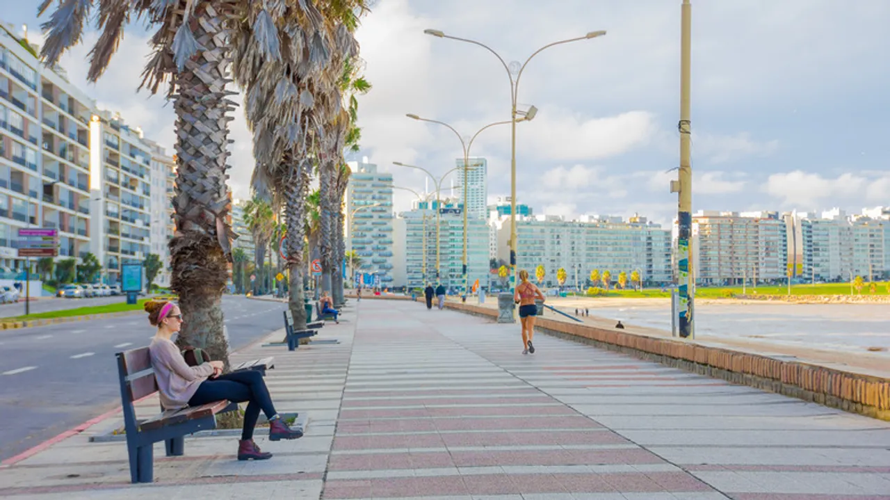 La Rambla de Montevideo: Un Paseo Emblemático por las Joyas Costeras de Uruguay
