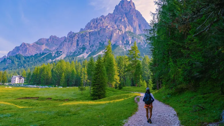 Lago di Sorapis: Guía Completa para la Mejor Caminata en los Dolomitas Italianos