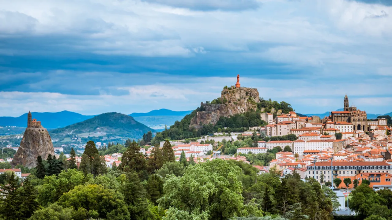 Le Puy-en-Velay: Tesoros Medievales y Aventuras Volcánicas en Francia