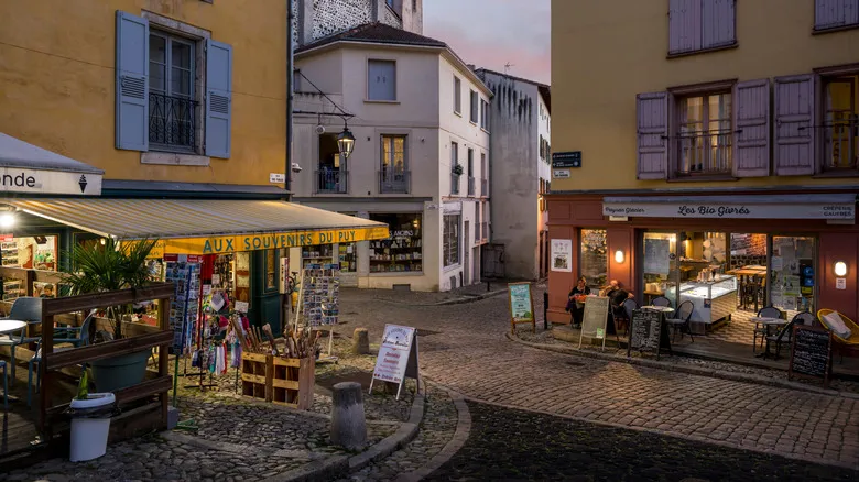 Le Puy-en-Velay: Tesoros Medievales y Aventuras Volcánicas en Francia