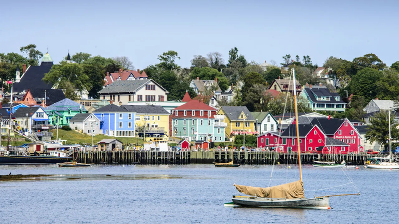 Lunenburg Nueva Escocia: Patrimonio Marítimo y Encanto Histórico en Canadá