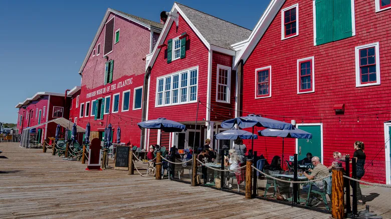 Lunenburg Nueva Escocia: Patrimonio Marítimo y Encanto Histórico en Canadá