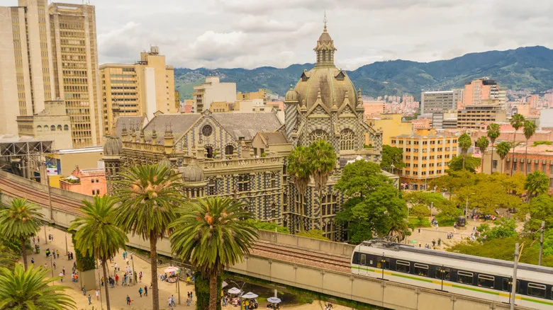Medellín: El Destino Ideal para Aprender Español y Sumérgirte en la Cultura Colombiana