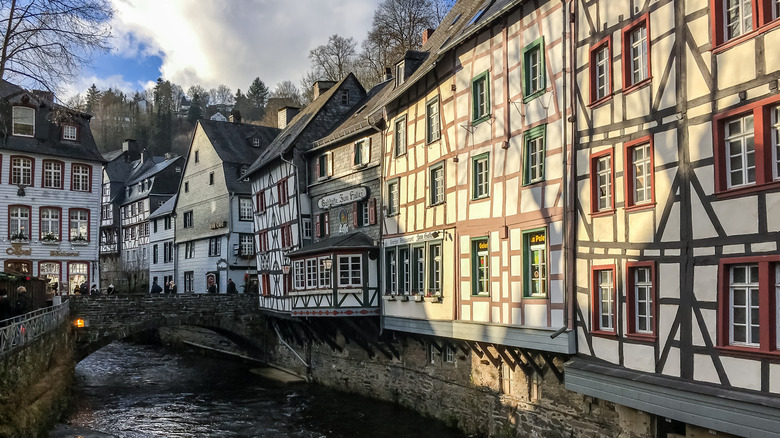 Monschau, la Perla del Eifel: Guía Definitiva para una Escapada Mágica en Alemania