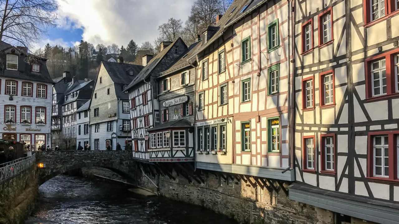 Monschau, la Perla del Eifel: Guía Definitiva para una Escapada Mágica en Alemania