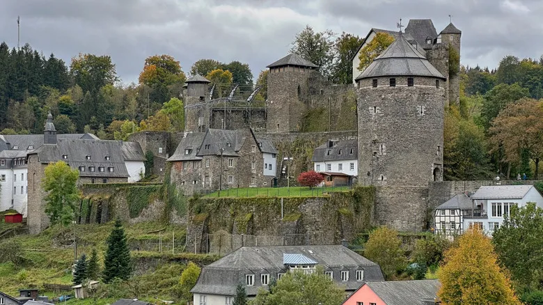 Monschau, la Perla del Eifel: Guía Definitiva para una Escapada Mágica en Alemania