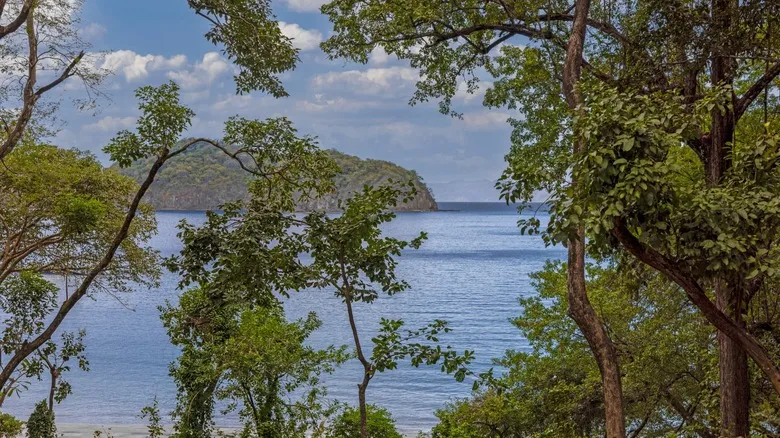 Nekajui, Ritz-Carlton Reserve: Lujo Eco-Chic y Aventura Inolvidable en Península Papagayo, Costa Rica