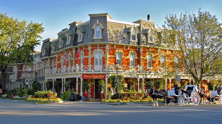Niagara-on-the-Lake: La Joya Histórica y Vinícola de Ontario
