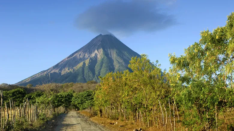 Nicaragua: Un Viaje Inolvidable por Volcanes Activos y Biodiversidad Exuberante