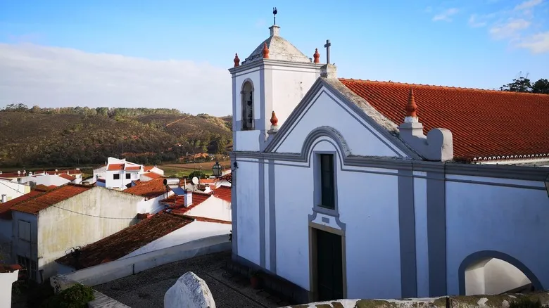 Odeceixe, Algarve: La Joya Escondida de Portugal con Playas Premiadas y Encanto Histórico