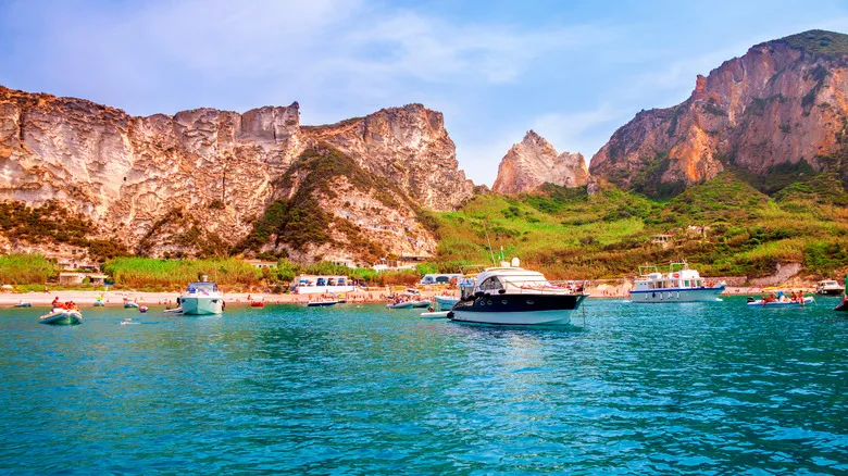 Palmarola: La Isla Italiana Deshabitada, un Paraíso Natural por Descubrir