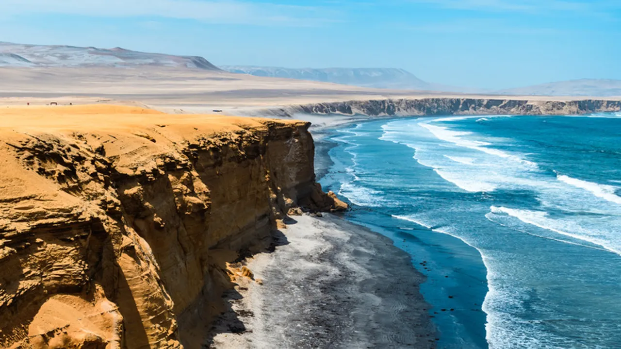 Paracas, Perú: Guía Definitiva para Explorar la Costa y el Desierto Sudamericano