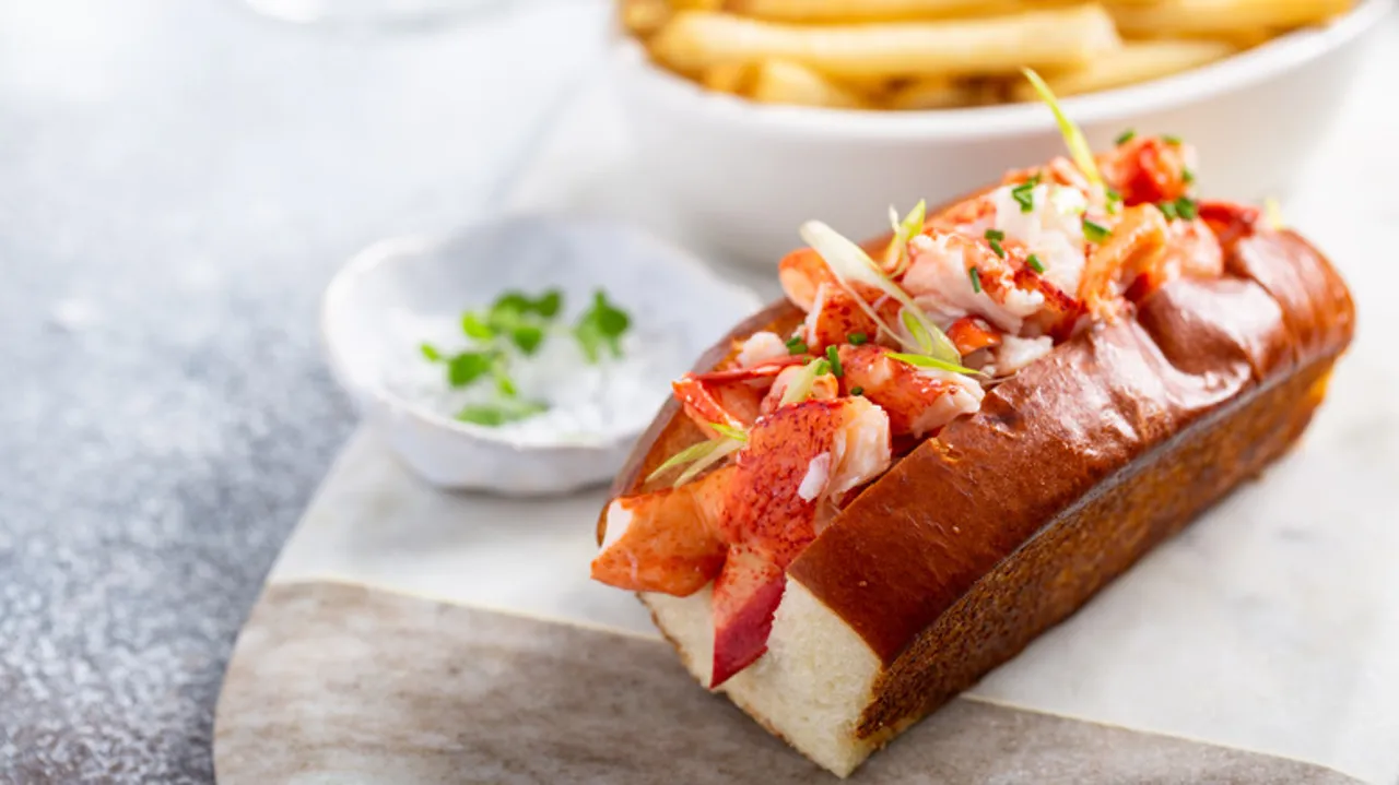 París: El Inesperado Epicentro de los Rolls de Langosta Más Exquisitos del Mundo