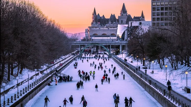Patinaje en el Canal Rideau: La Experiencia Invernal Icónica de Ottawa