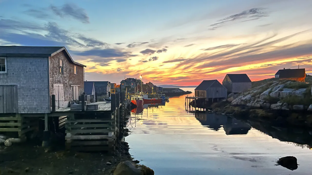 Peggy's Cove, Nueva Escocia: Descubriendo el Encanto Atemporal de un Pueblo Pesquero Icónico