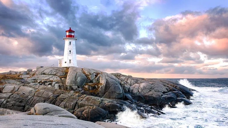 Peggy&#x27;s Cove, Nueva Escocia: Descubriendo el Encanto Atemporal de un Pueblo Pesquero Icónico