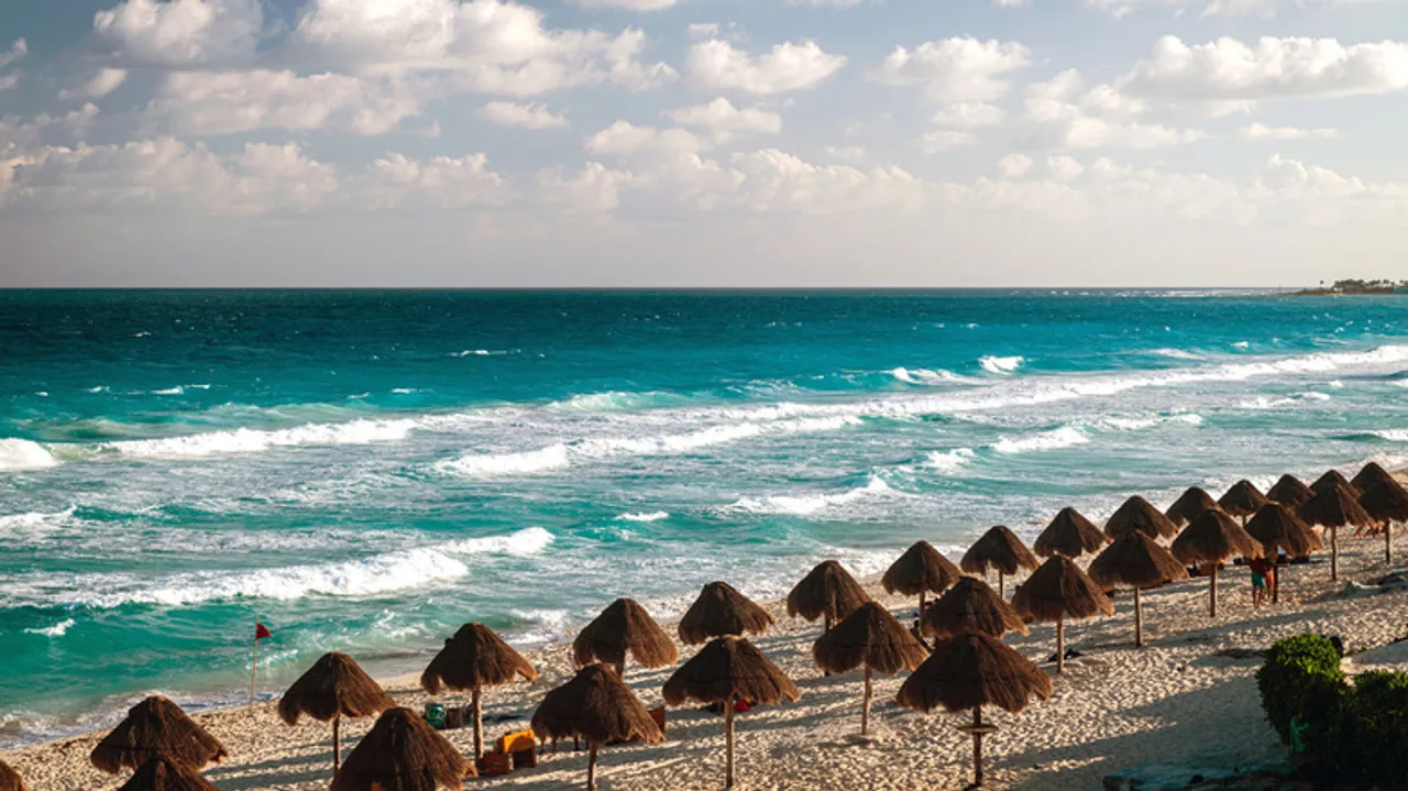 Playa Delfines: Descubre el Paraíso Sereno y las Joyas Ocultas de Cancún Más Allá de la Fiesta