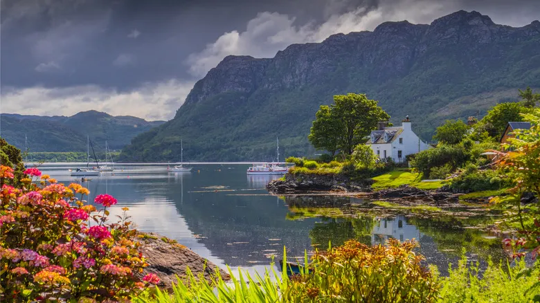 Plockton, Escocia: Explorando la Joya Escondida de las Tierras Altas y el Lago Carron