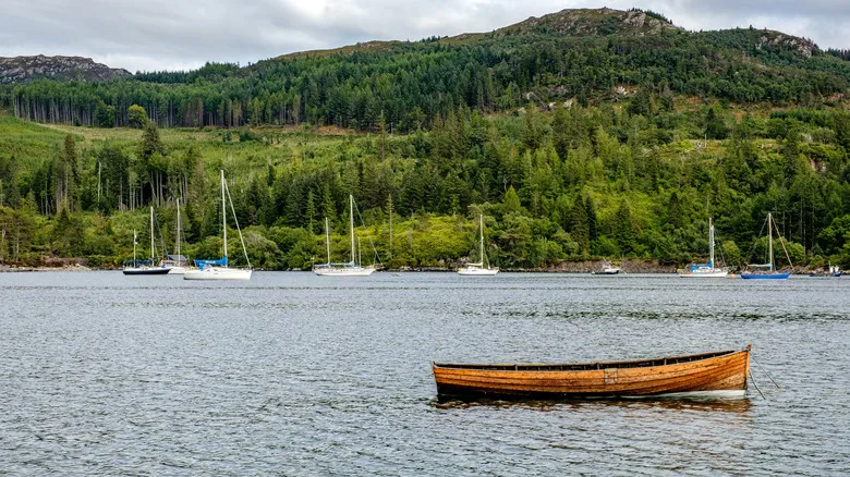 Plockton, Escocia: Explorando la Joya Escondida de las Tierras Altas y el Lago Carron