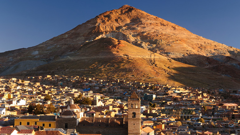 Potosí, Bolivia: Tesoro Colonial, Historia Minera y Turismo Ético en el Cerro Rico