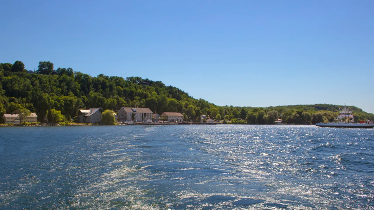 Prince Edward County: Escapada Inolvidable entre Vinos y Playas de Ontario