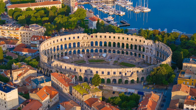 Pula, Croacia: Un Viaje Inolvidable entre Historia Romana, Playas Paradisiacas y Tradición Pesquera