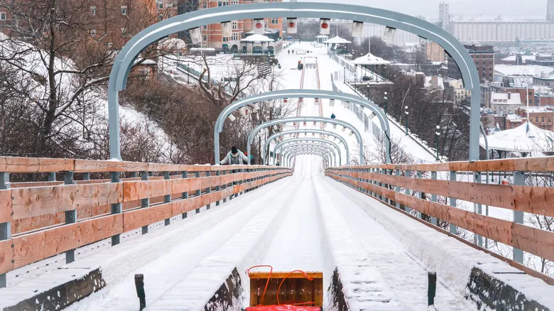 Québec City en Invierno: La Inolvidable Experiencia del Tobogán Au 1884 y Más Allá