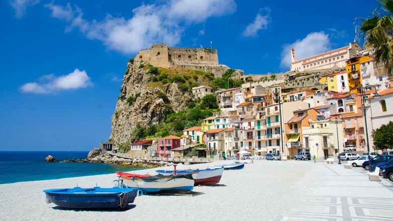 Reggio Calabria: Descubre la Joya Oculta de Italia en la Punta de la Bota
