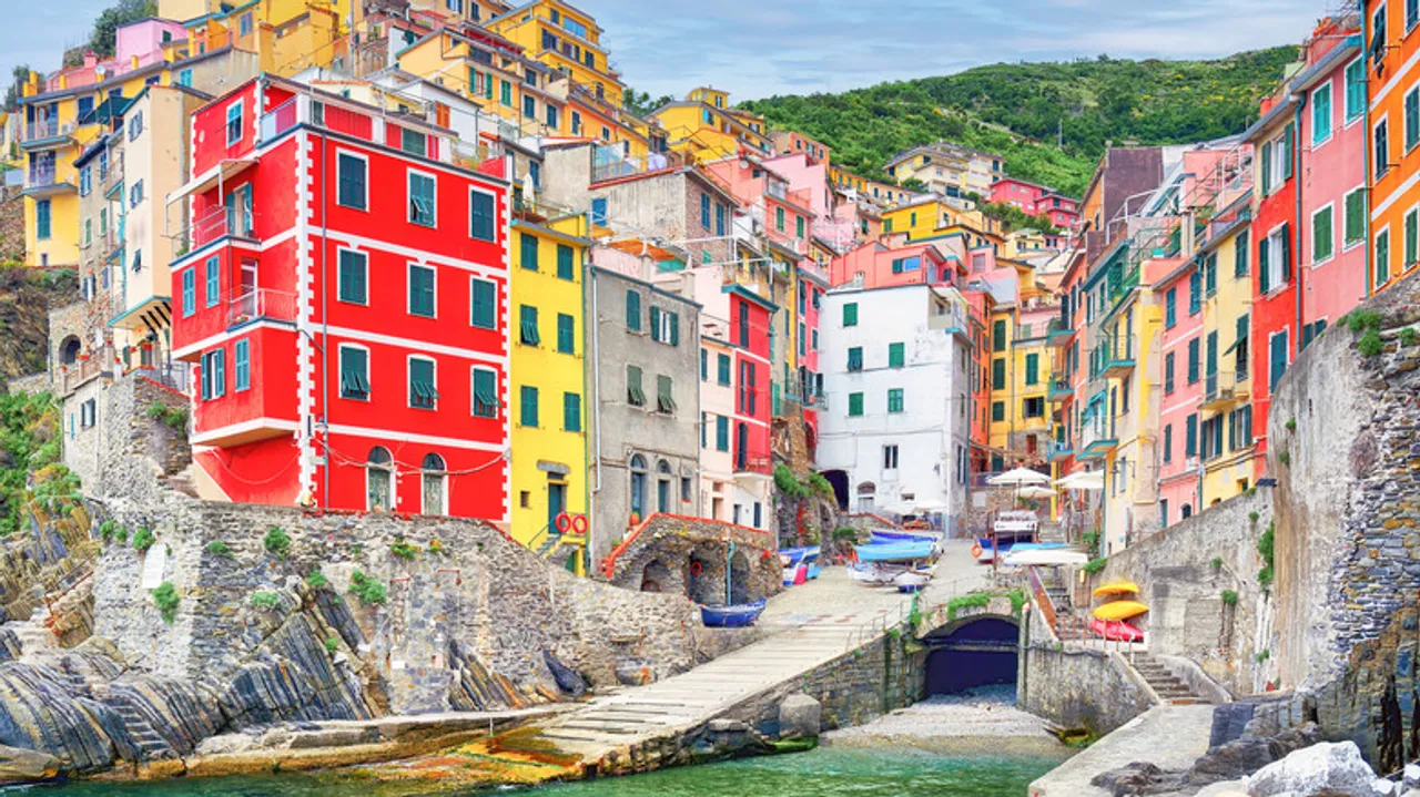 Riomaggiore: La Joya Colorida de Cinque Terre - Guía Completa de Viaje y Exploración